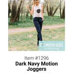 NWT Zyia small motion joggers